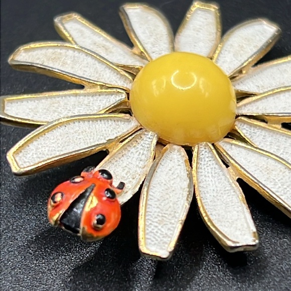 Vintage Weiss flower brooch with ladybug - Picture 3 of 5